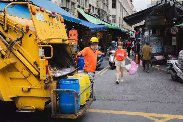 台北市垃圾袋新北市可以用嗎?還有哪裡買便宜?除了在各大便利商店和超市購買專用袋,本站來告訴大家哪裡買便宜?還有解答台北市垃圾袋在新北市可以用嗎?