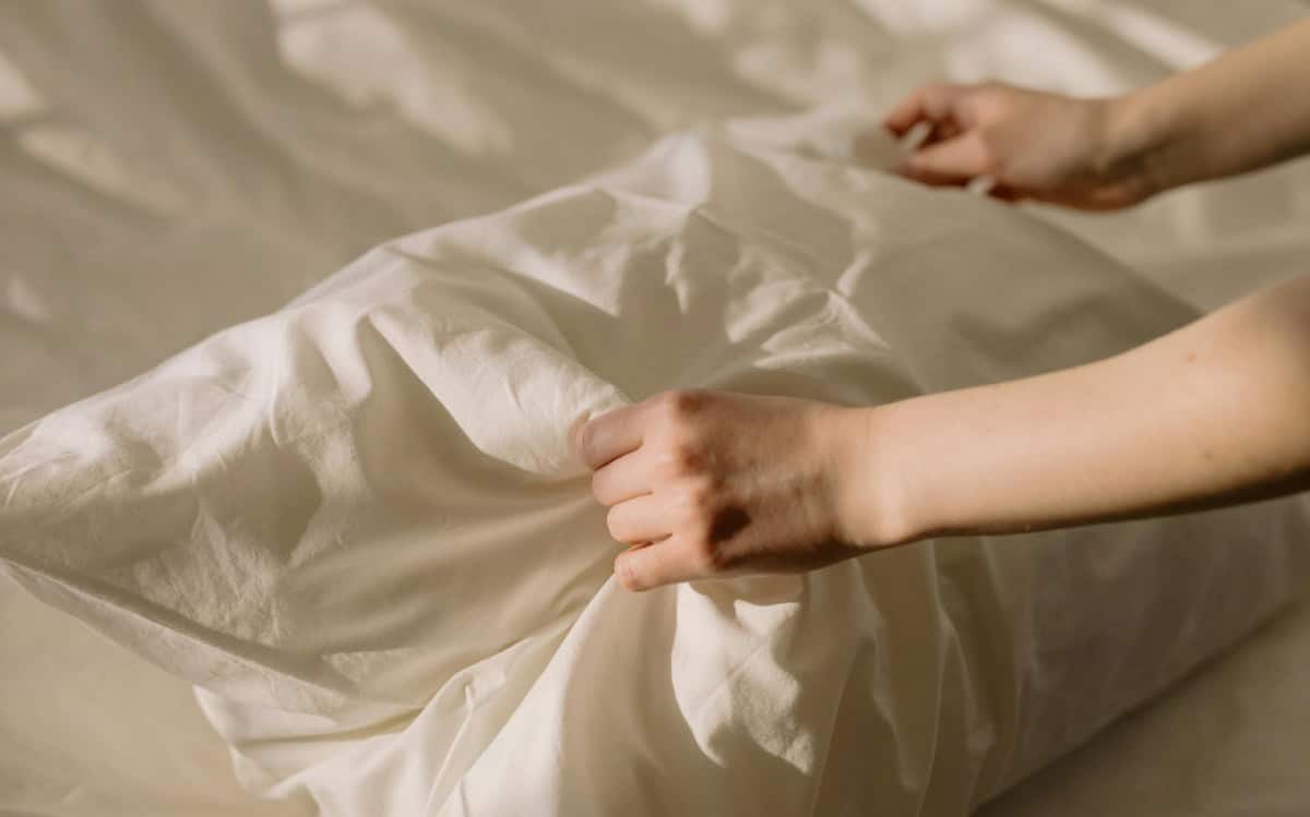 枕頭是丟一般垃圾還是回收？羽毛枕、記憶枕、乳膠枕或聚酯纖維枕的處理方式不同，布套可回收，枕芯依材質丟一般垃圾或大型垃圾，掌握正確方法輕鬆環保。